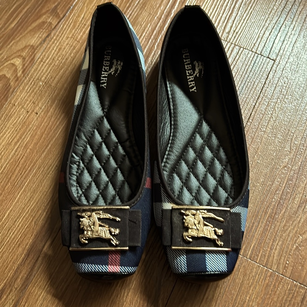 Burberry Flat shoes